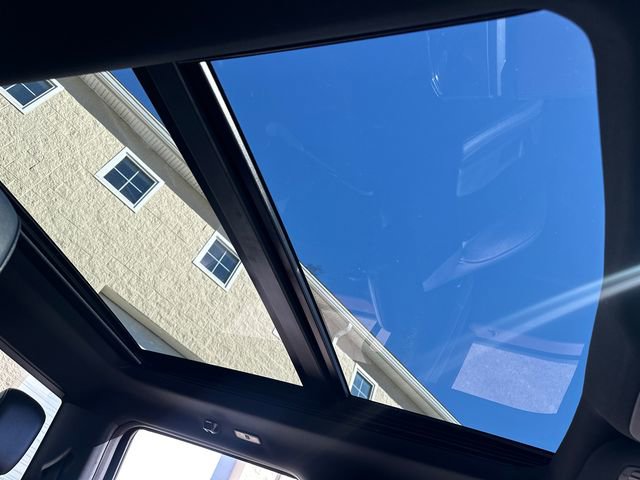 Used 2023 Ford F150 Lariat w/ Equipment Group 502A High image 17