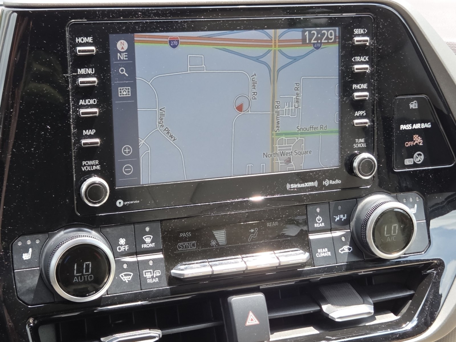 Used 2020 Toyota Highlander XLE AWD/4WD image 4