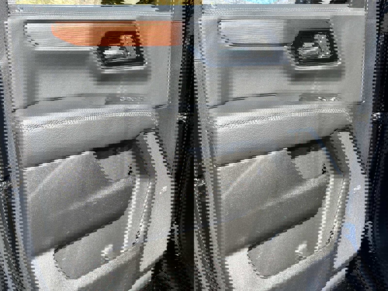 Used 2025 GMC Yukon XL Denali image 17