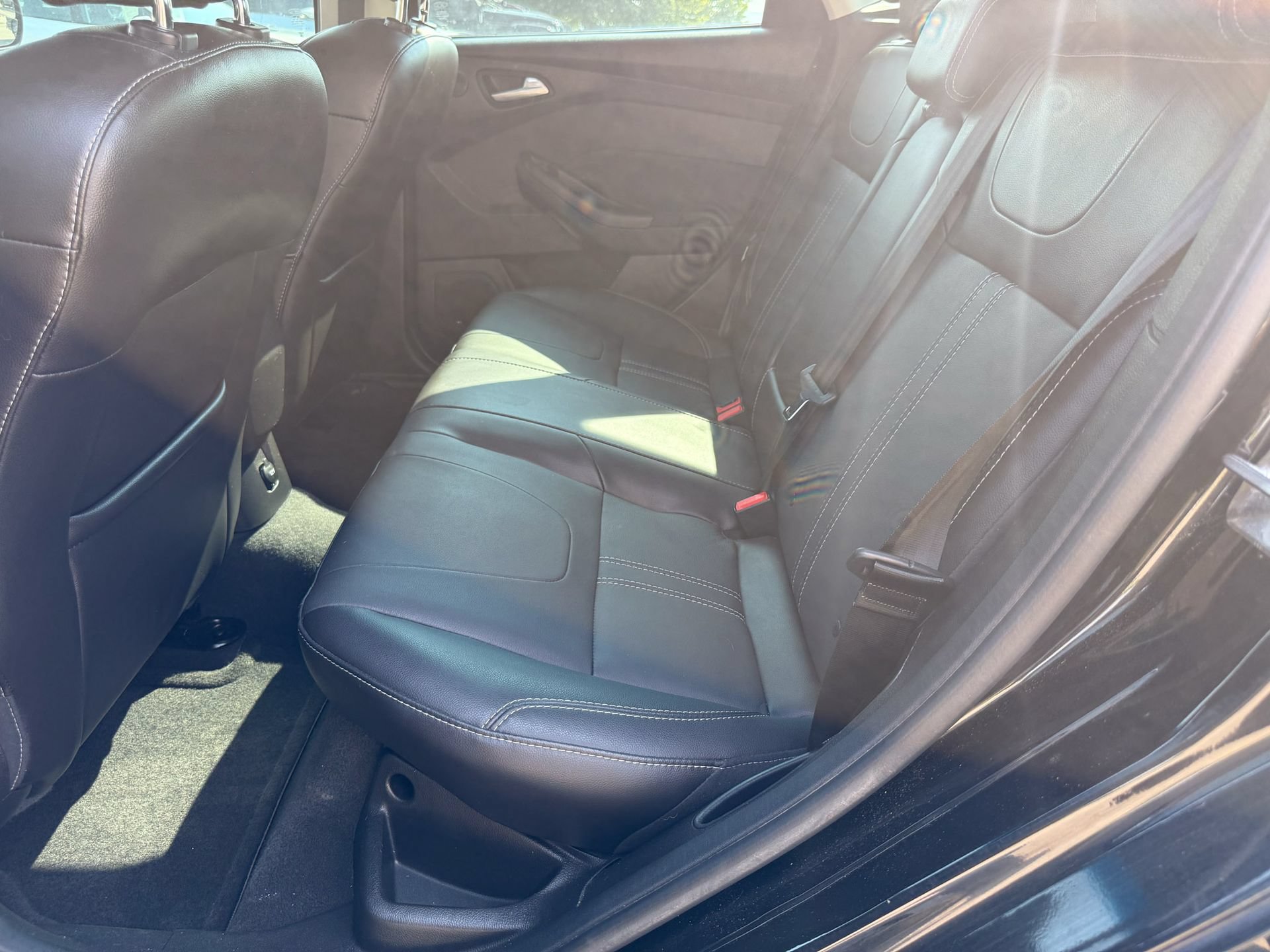 Used 2014 Ford Focus Titanium FWD image 9