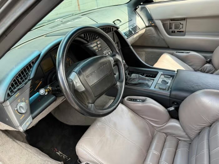 Used 1990 Chevrolet Corvette ZR-1 RWD image 17