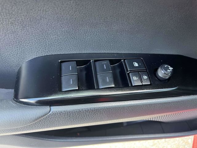 Used 2025 Toyota Camry SE image 11