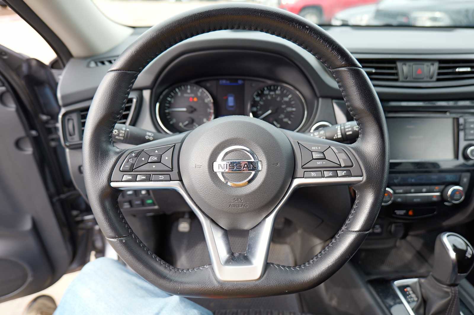 Used 2020 Nissan Rogue SV image 12