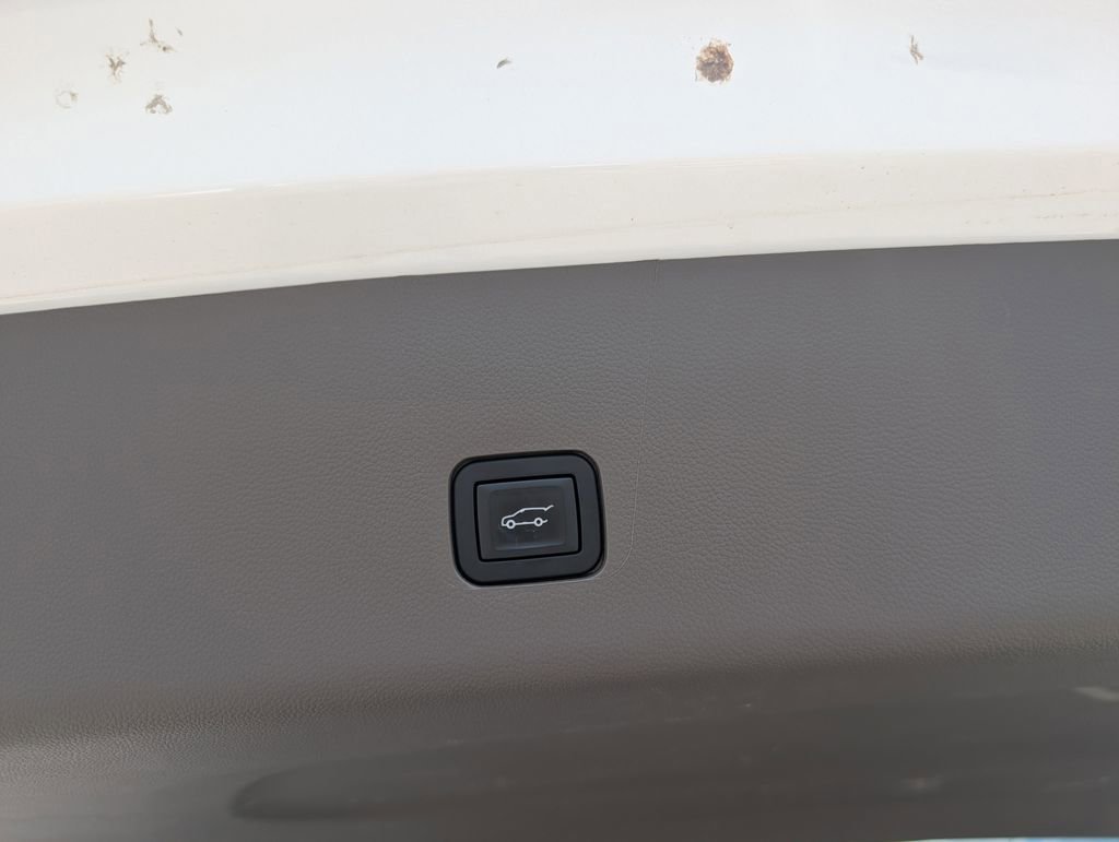 Used 2021 Chevrolet Traverse LT w/ LPO, Floor Liner Package image 32