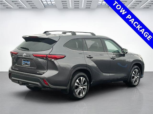 Used 2022 Toyota Highlander XLE image 3