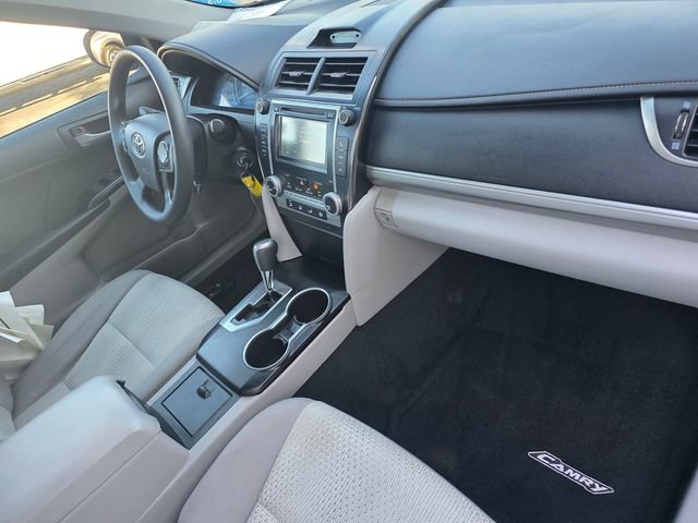 Used 2012 Toyota Camry LE FWD image 19