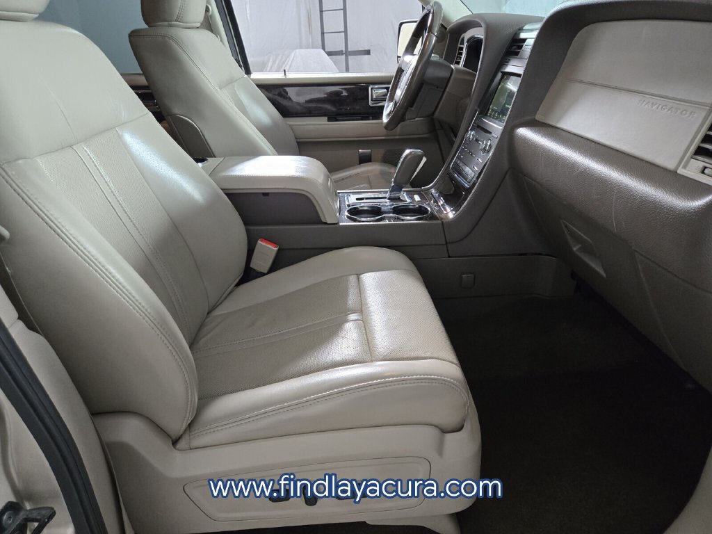 Used 2017 Lincoln Navigator Select RWD image 22