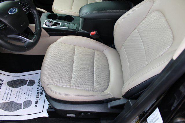 Used 2020 Ford Escape Titanium image 8