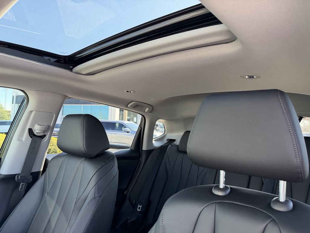 Used 2025 Acura ADX AWD image 18