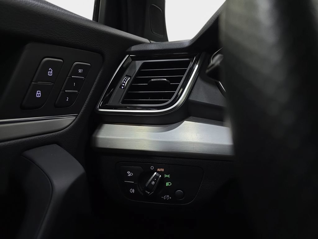 Used 2024 Audi Q5 e Premium Plus AWD/4WD image 25