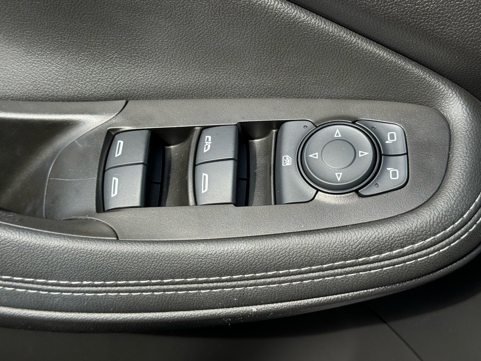 Used 2023 Buick Encore GX Preferred w/ Cold Weather Comfort Package image 17