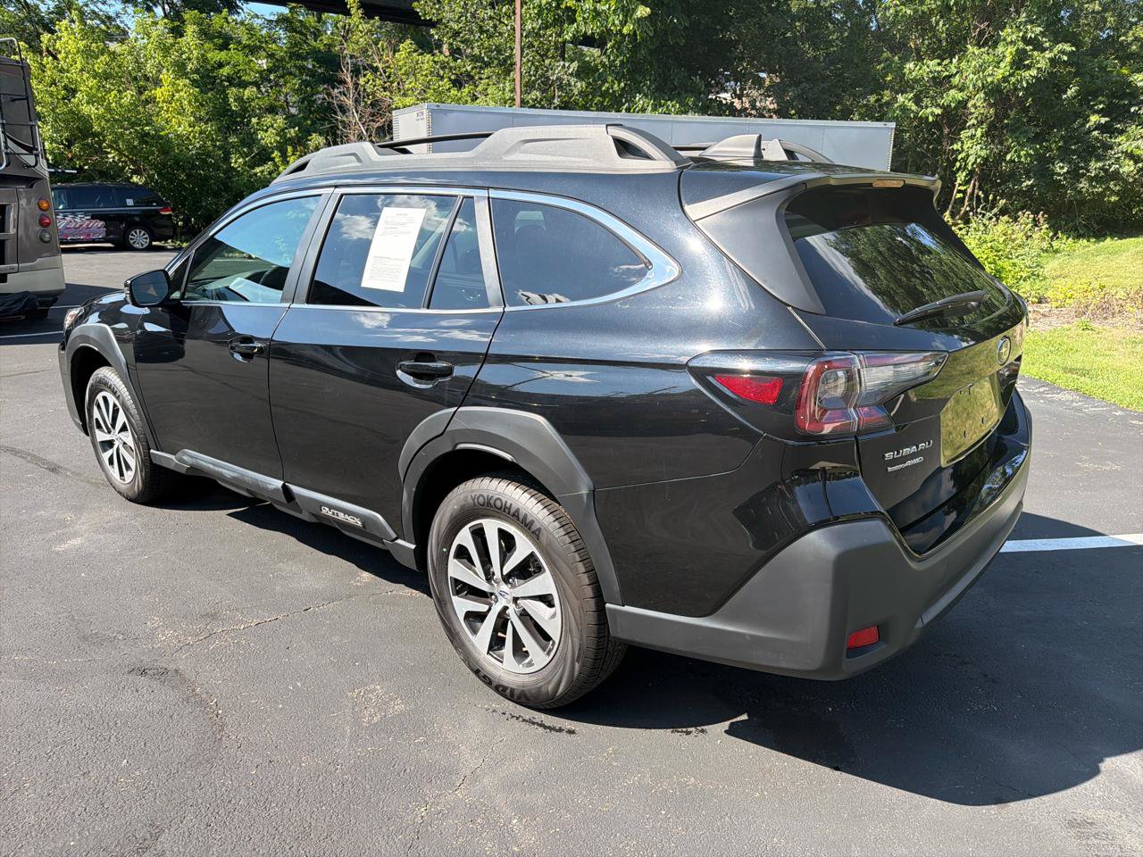 Used 2025 Subaru Outback Premium AWD/4WD image 7