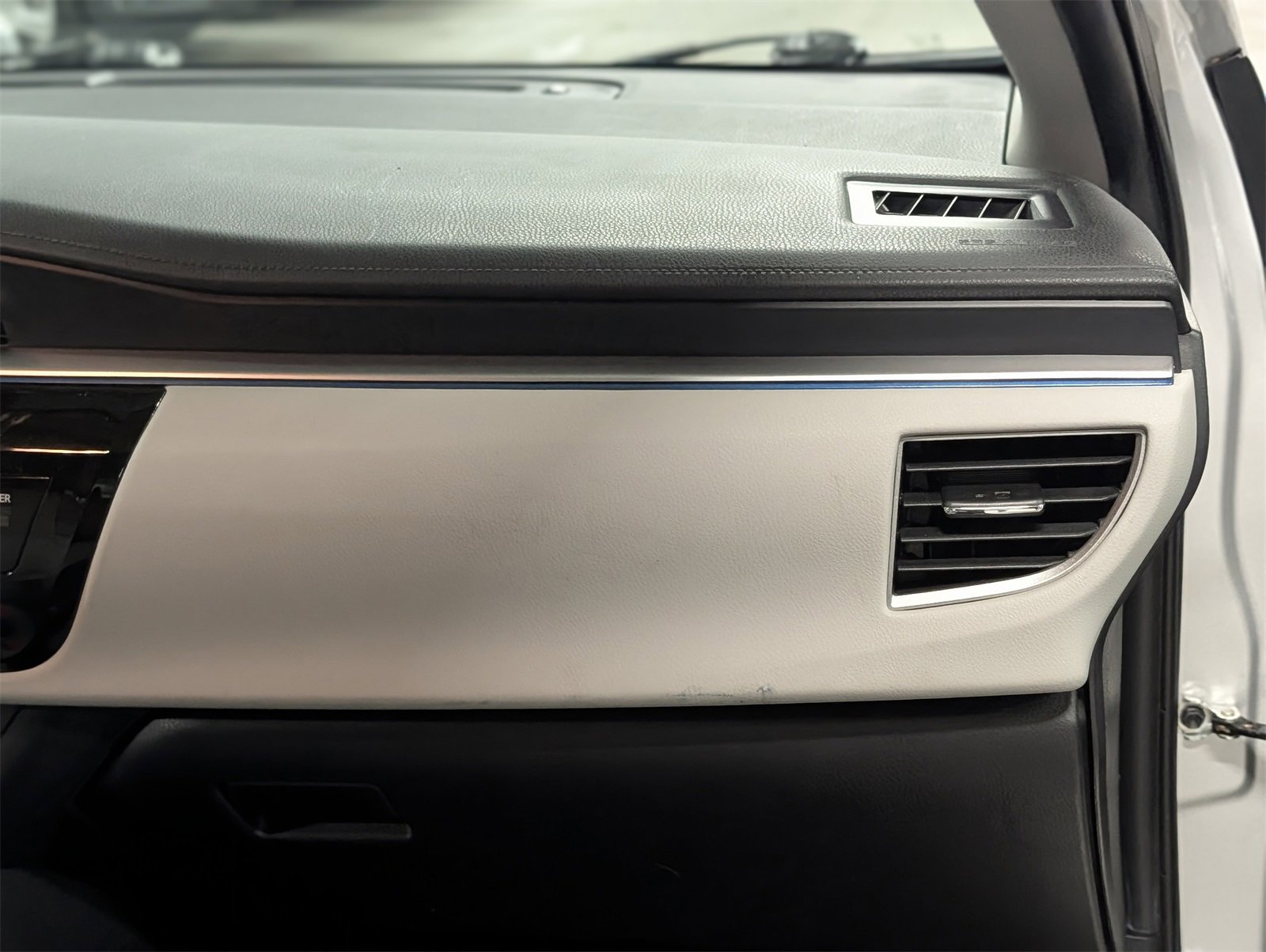 Used 2016 Toyota Corolla S image 24