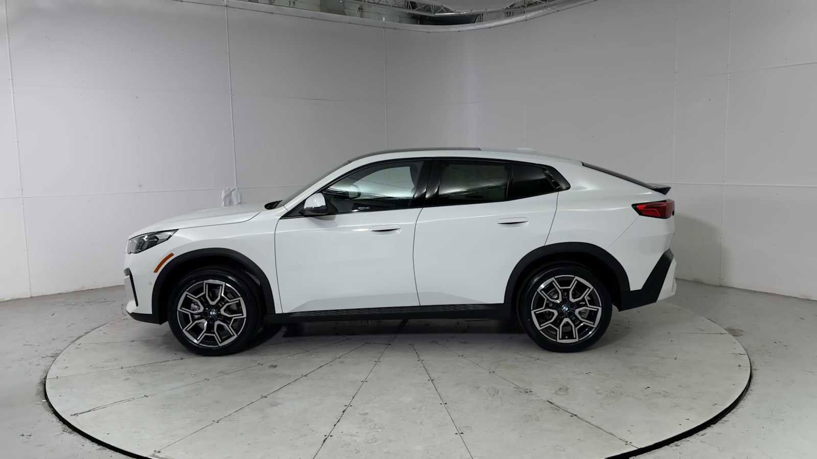 New 2026 BMW X2 xDrive28i w/ Technology Package AWD/4WD image 5