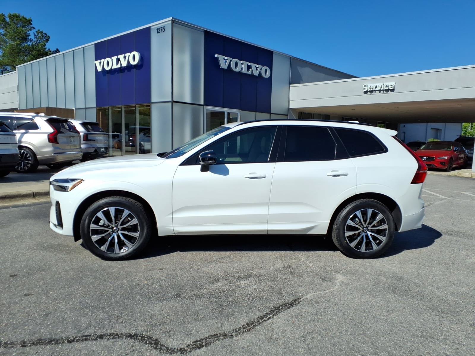 Certified 2024 Volvo XC60 B5 Plus AWD/4WD image 6