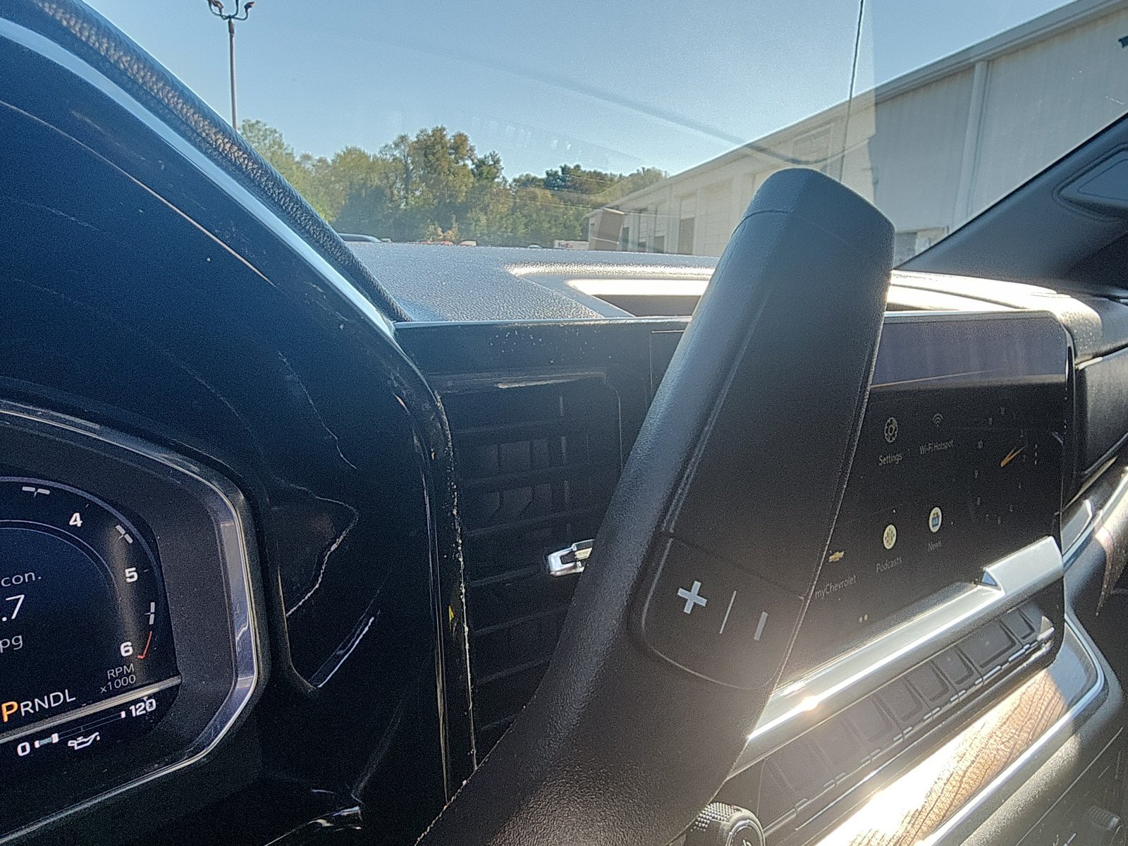 Used 2024 Chevrolet Silverado 1500 LT AWD/4WD image 18