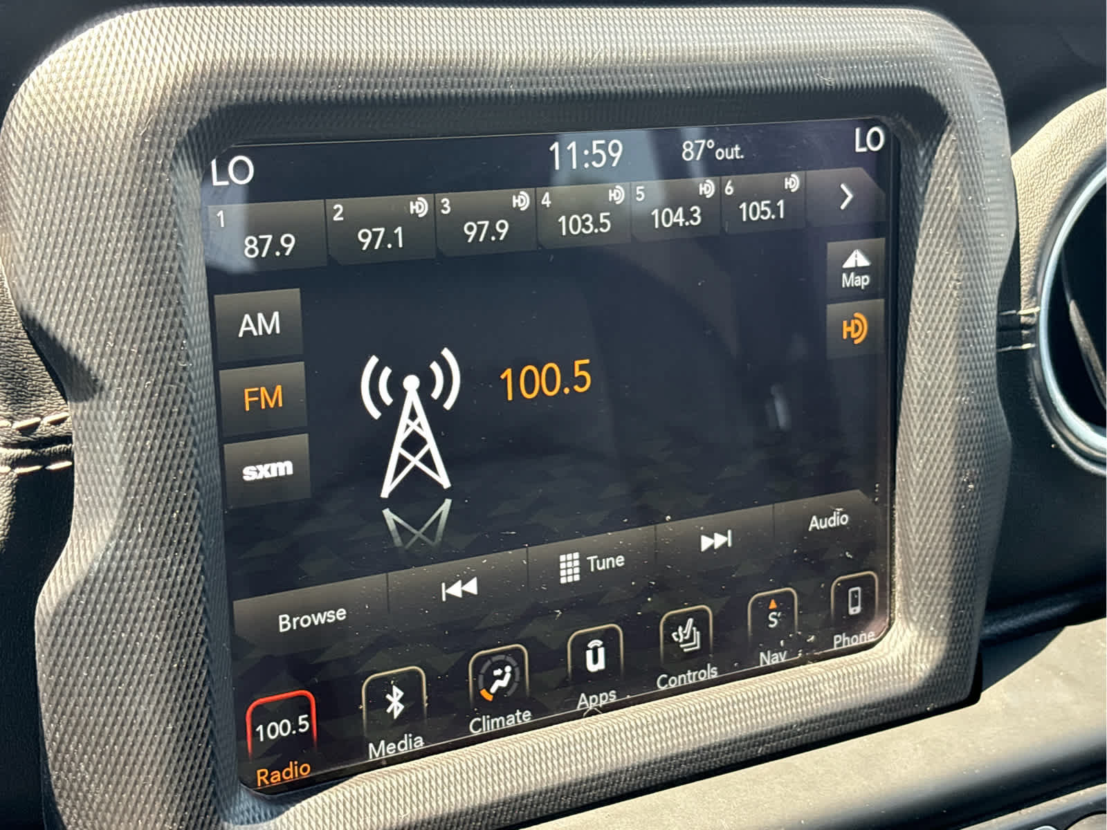 Used 2018 Jeep Wrangler Unlimited Sahara AWD/4WD image 14