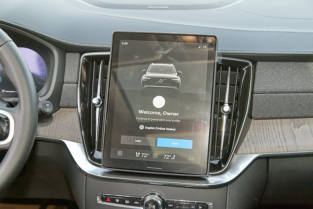 New 2026 Volvo XC90 B6 Ultra w/ Protection Package image 28