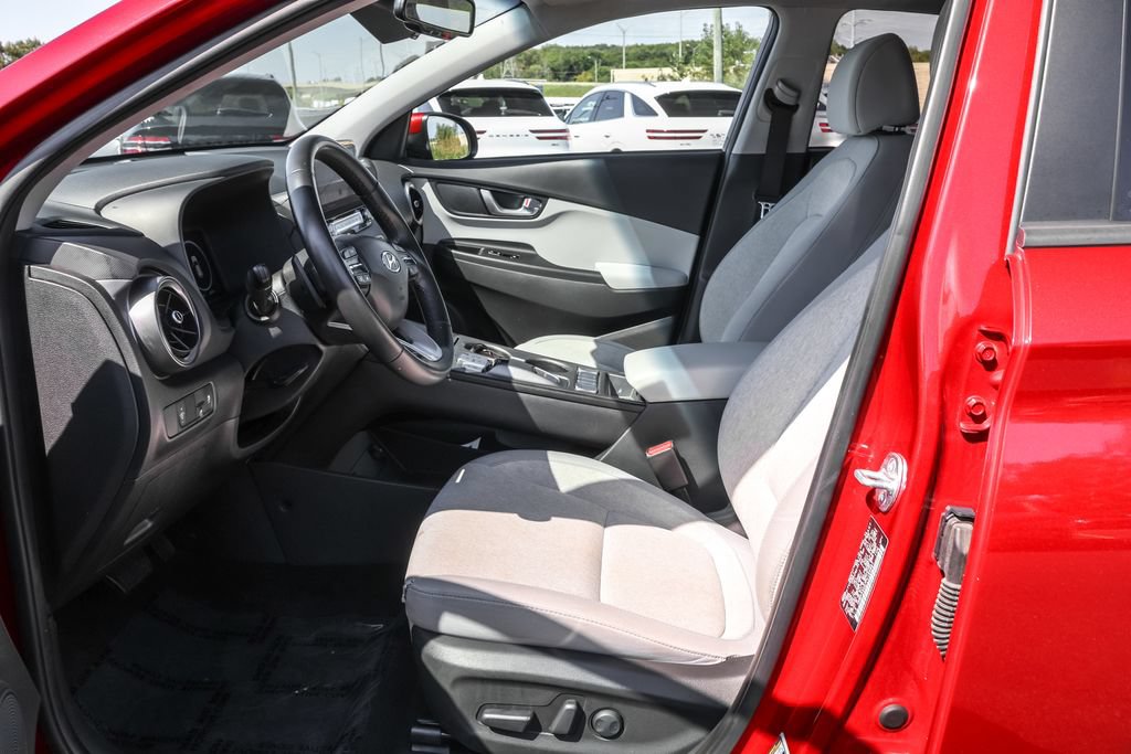 Certified 2023 Hyundai Kona SEL FWD image 6