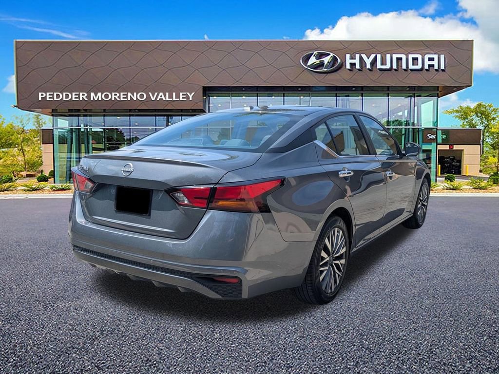 Used 2025 Nissan Altima 2.5 SV image 3