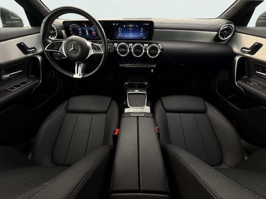 Used 2025 Mercedes-Benz CLA 250 image 21