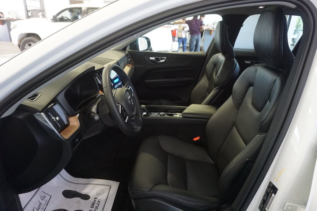 Used 2024 Volvo XC60 B5 Plus AWD/4WD image 21