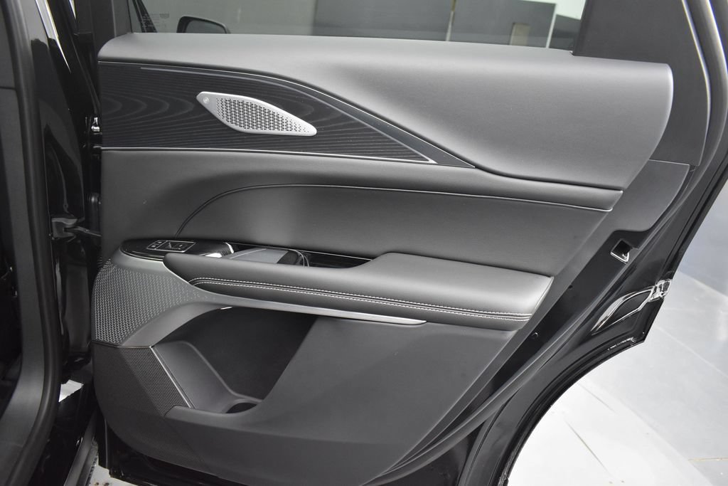 New 2026 Cadillac Lyriq Signature Sport w/ LPO, Floor Liner Package AWD/4WD image 31