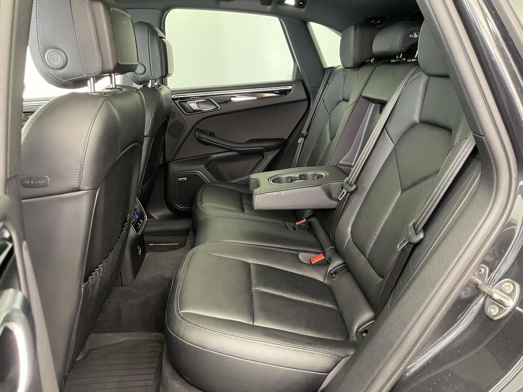 Certified 2025 Porsche Macan image 19
