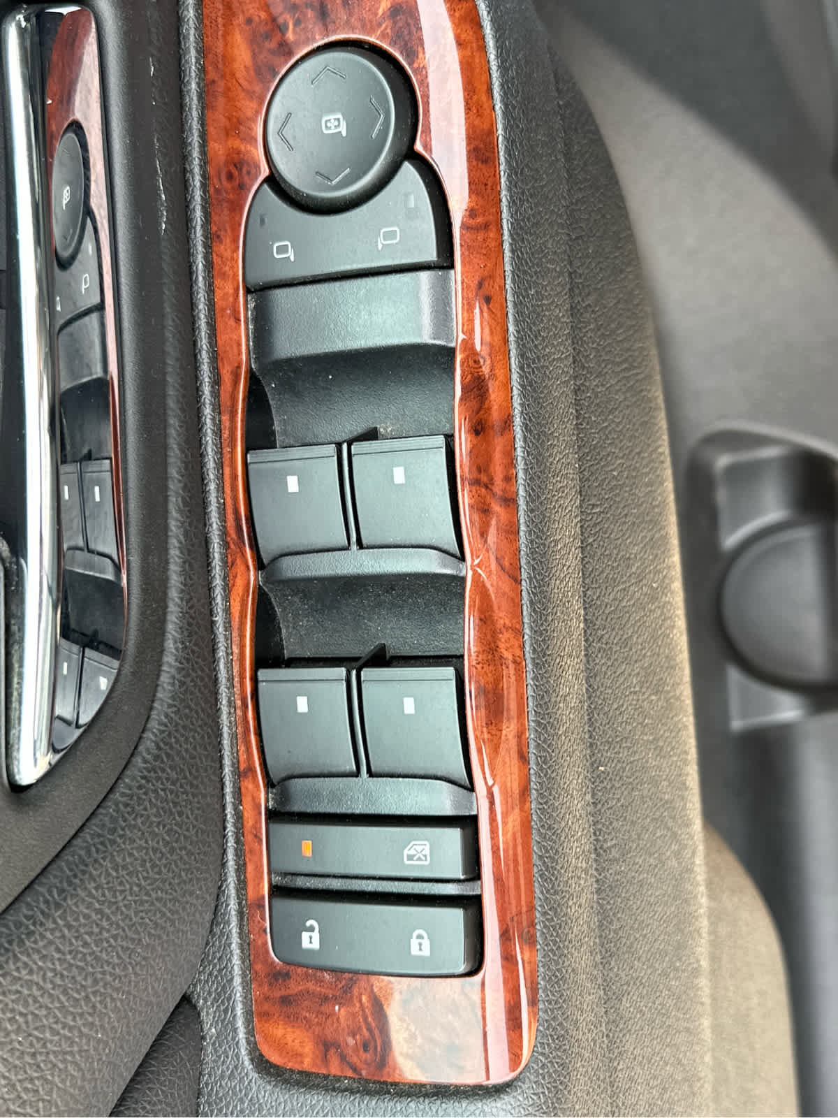 Used 2013 Chevrolet Avalanche LT image 21