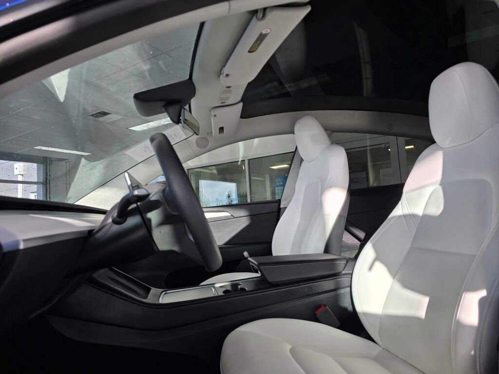 Used 2025 Tesla Model Y Long Range image 23