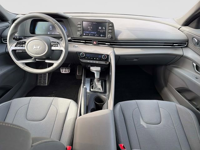 Certified 2025 Hyundai Elantra Sport FWD image 17