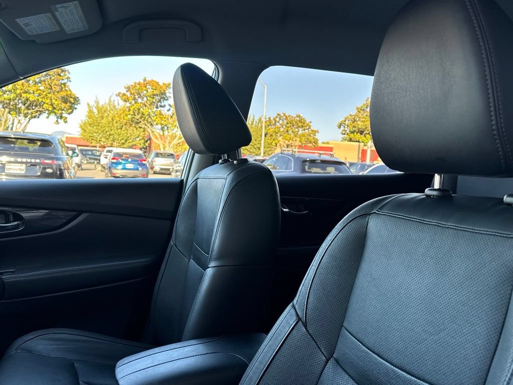 Used 2017 Nissan Rogue SL FWD image 12