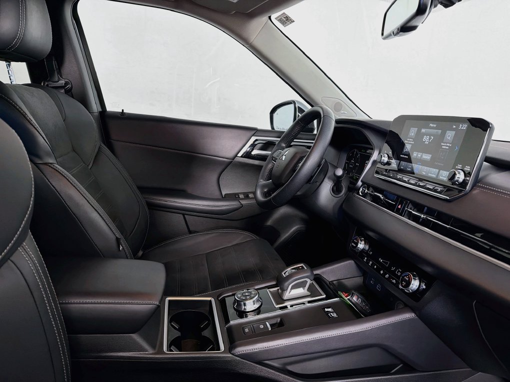 Used 2025 Mitsubishi Outlander SE AWD/4WD image 36