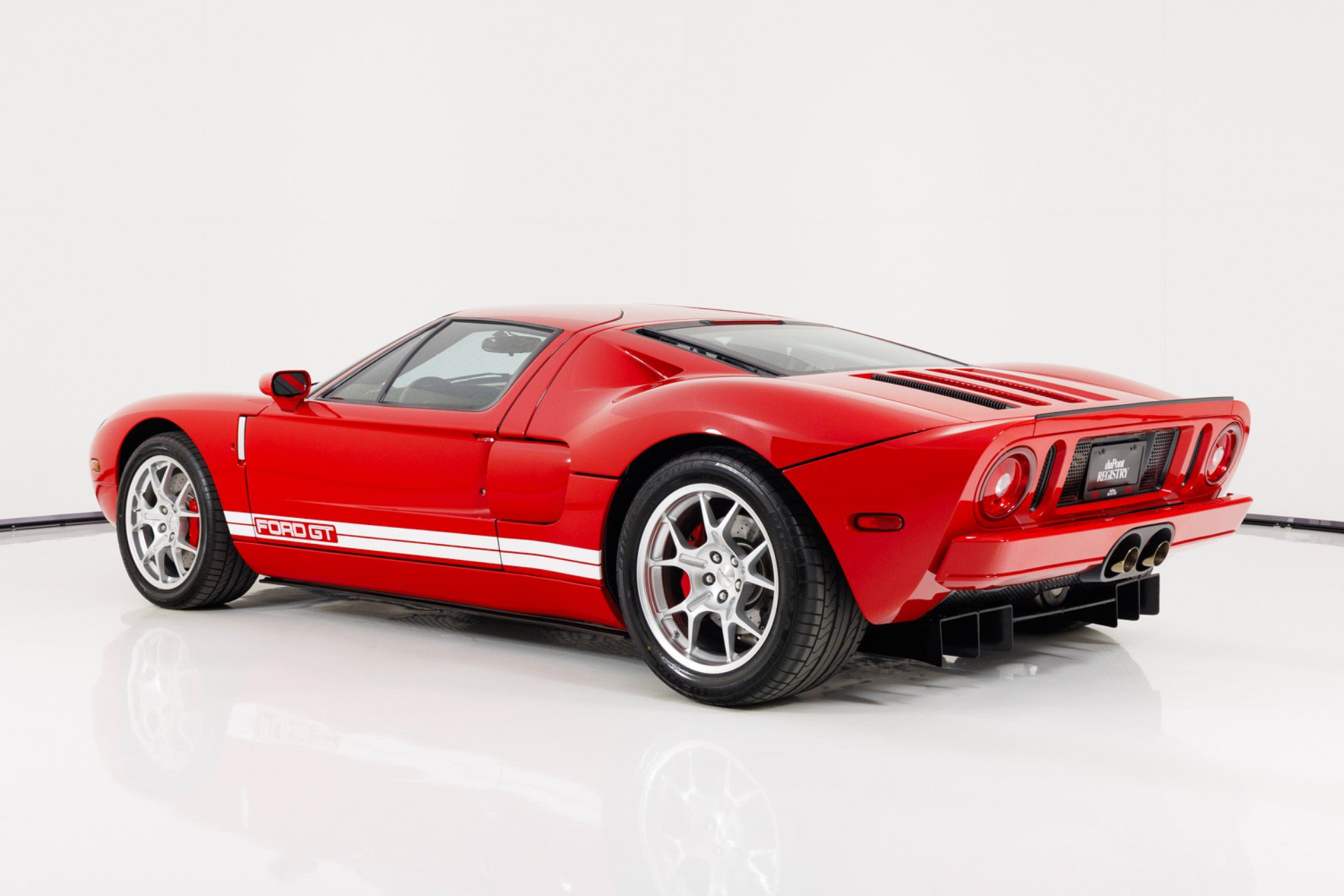 Used 2006 Ford GT RWD image 5