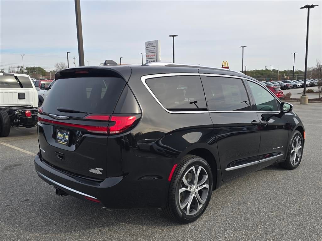 New 2026 Chrysler Pacifica Pinnacle w/ Trailer Tow Group AWD/4WD image 3