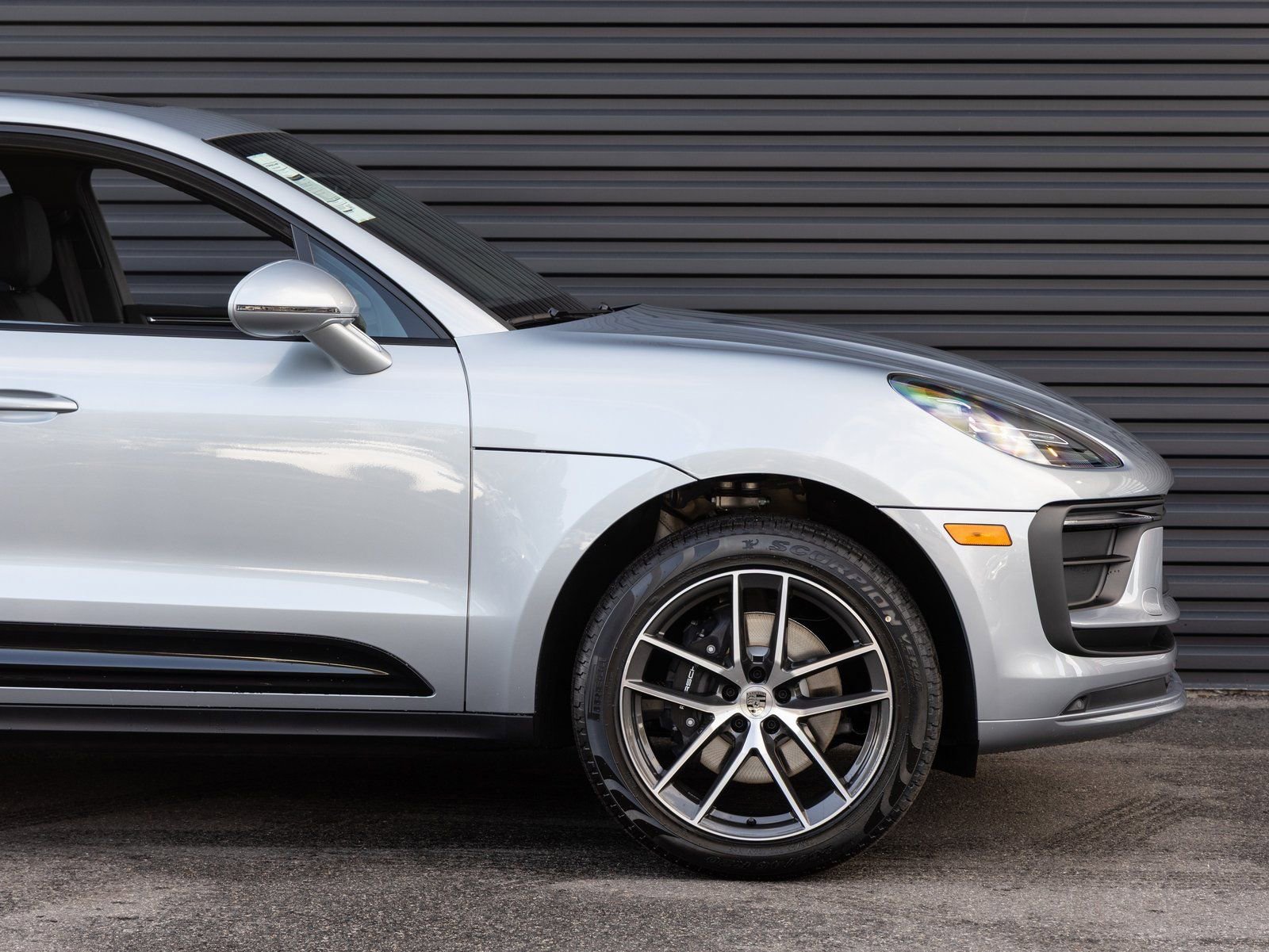 Certified 2026 Porsche Macan AWD/4WD image 9