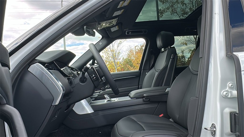 New 2025 Land Rover Range Rover SE image 10