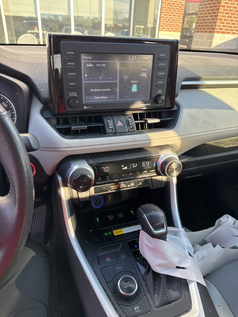 Used 2022 Toyota RAV4 XLE Premium image 3