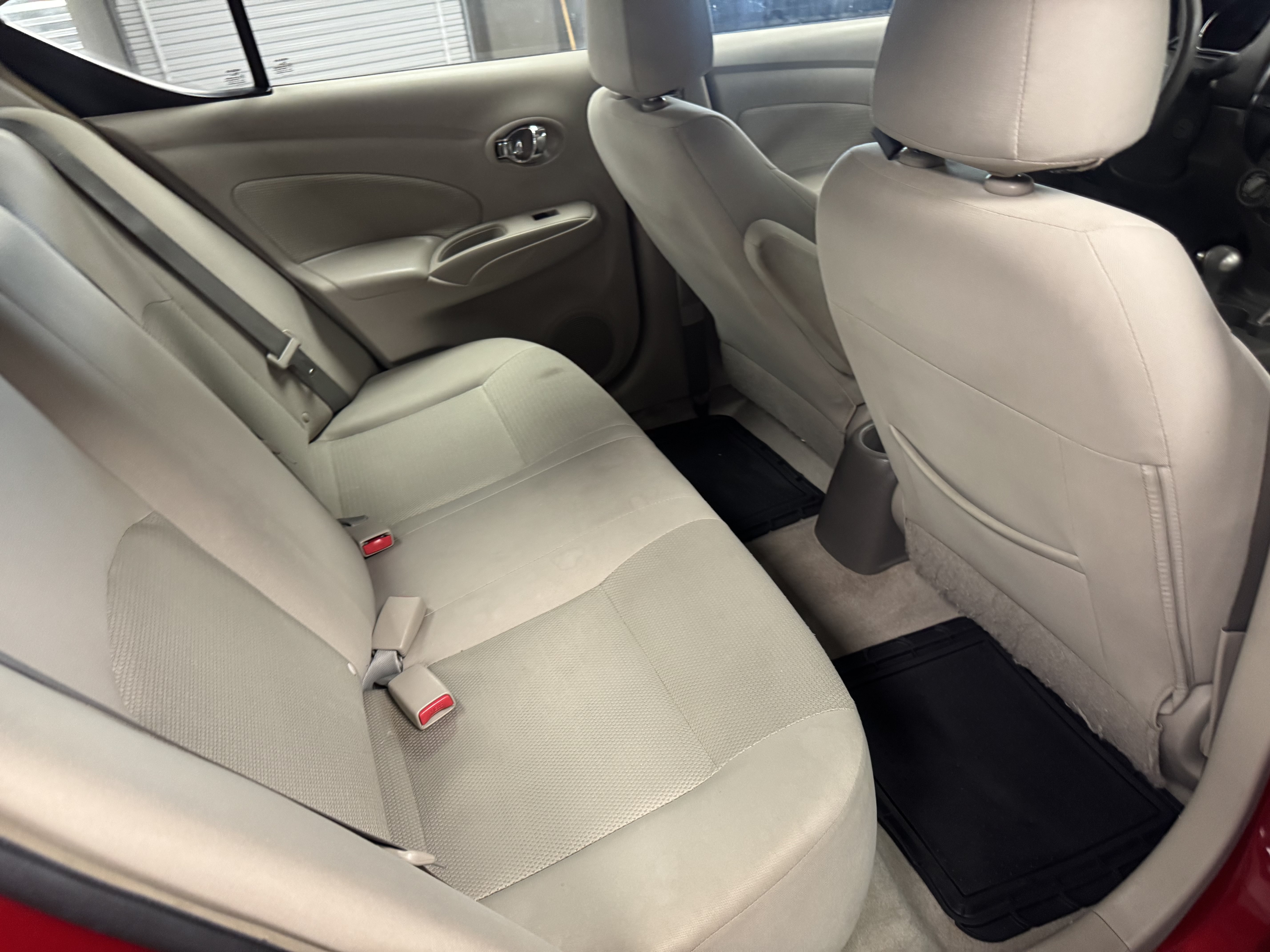 Used 2013 Nissan Versa SV FWD image 13