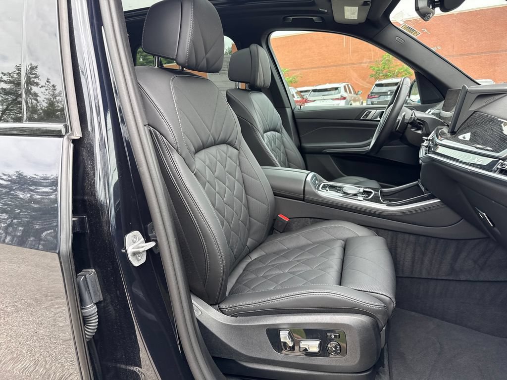 Used 2025 BMW X5 xDrive50e w/ M Sport Package AWD/4WD image 32
