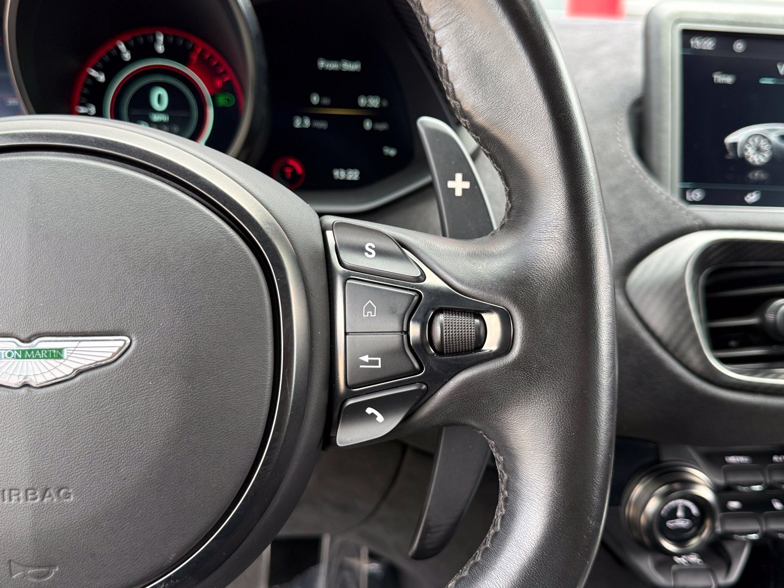 Used 2019 Aston Martin V8 Vantage Coupe RWD image 29