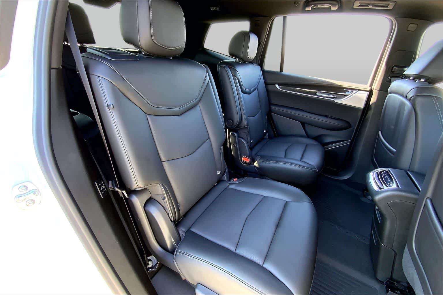 Used 2025 Cadillac XT6 Sport w/ Technology Package AWD/4WD image 19