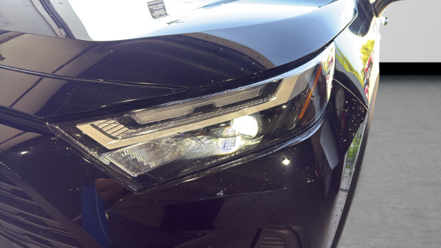 Used 2025 Toyota RAV4 XLE FWD image 31