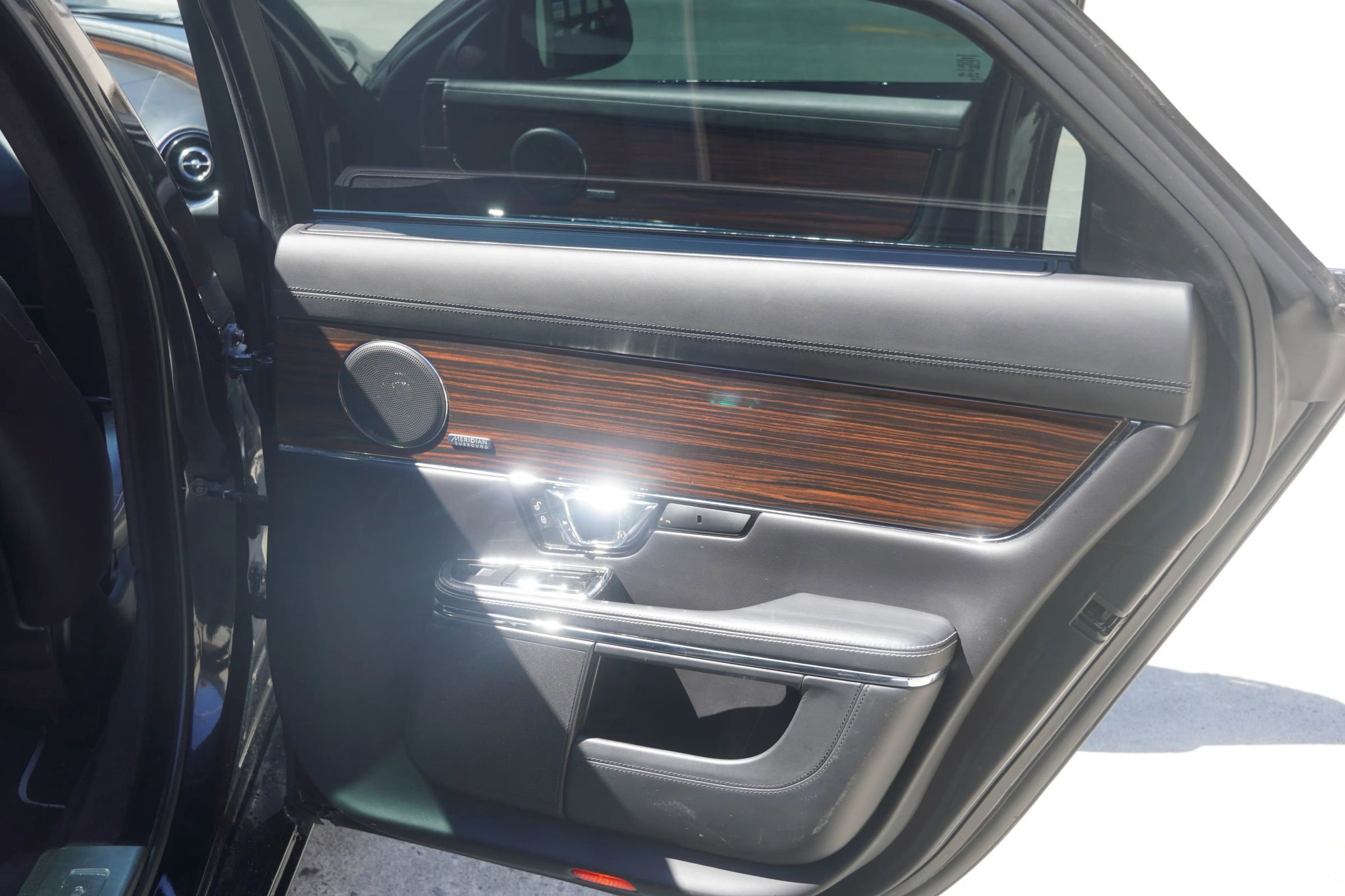 Used 2016 Jaguar XJ L Portfolio AWD/4WD image 39