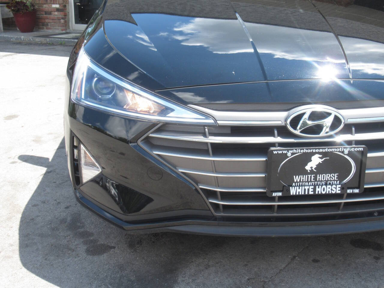 Used 2020 Hyundai Elantra SE w/ Cargo Package (C1) FWD image 3