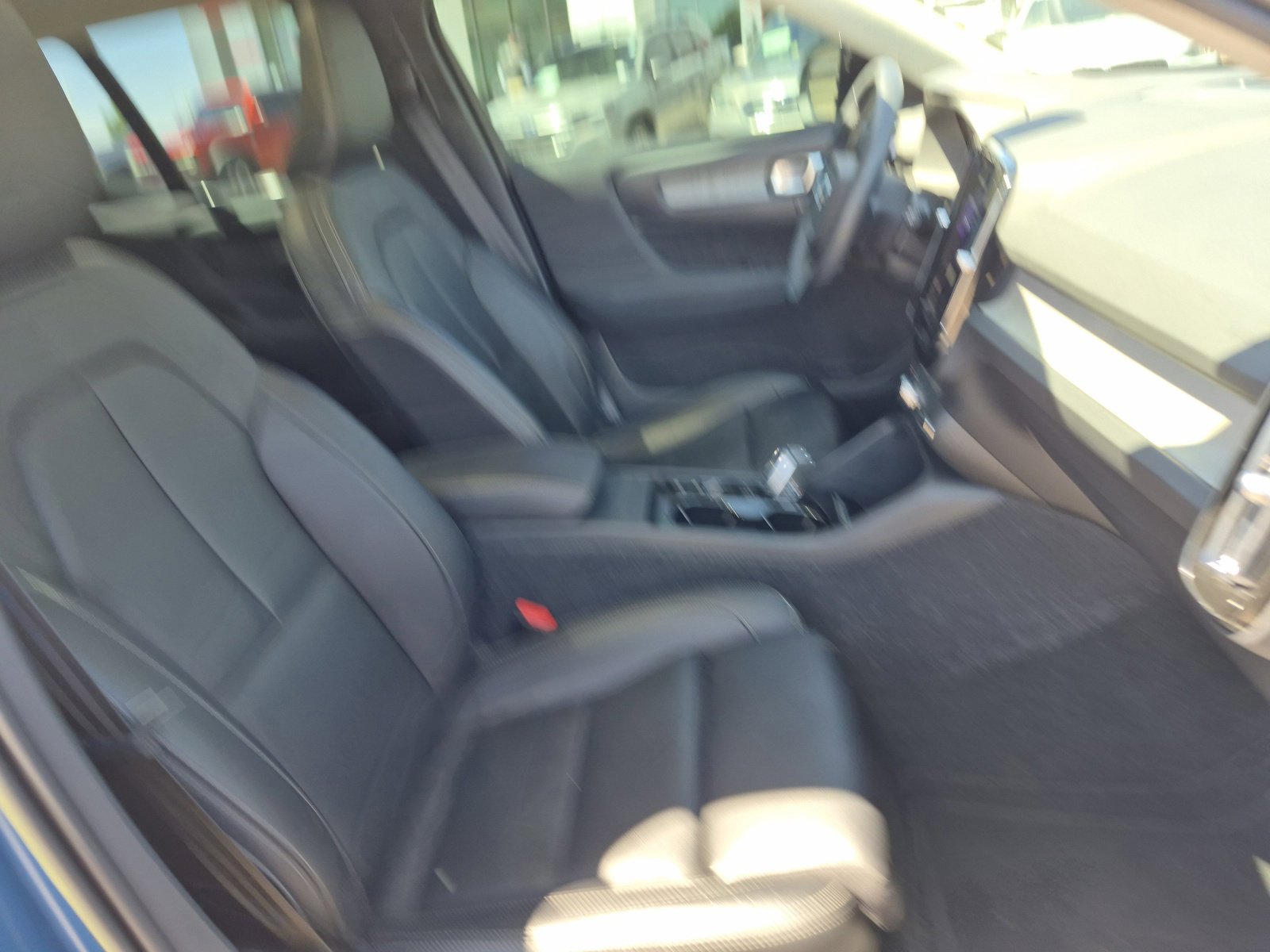 Used 2023 Volvo XC40 B5 Ultimate w/ Climate Package AWD/4WD image 23