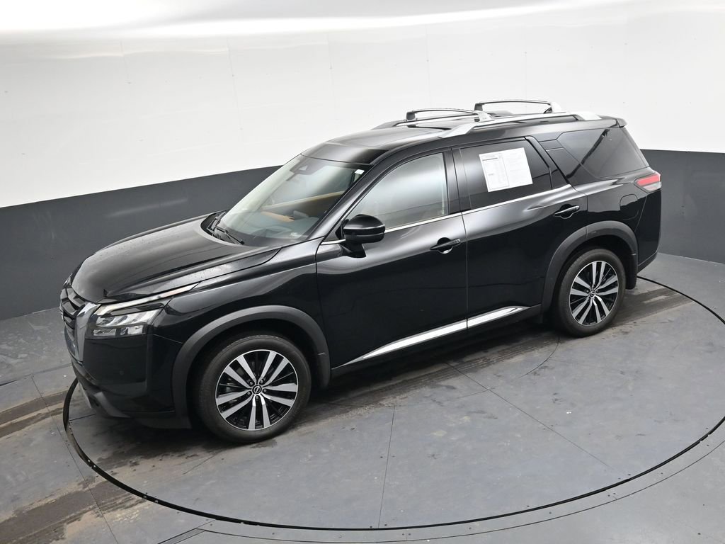 Used 2025 Nissan Pathfinder Platinum image 32