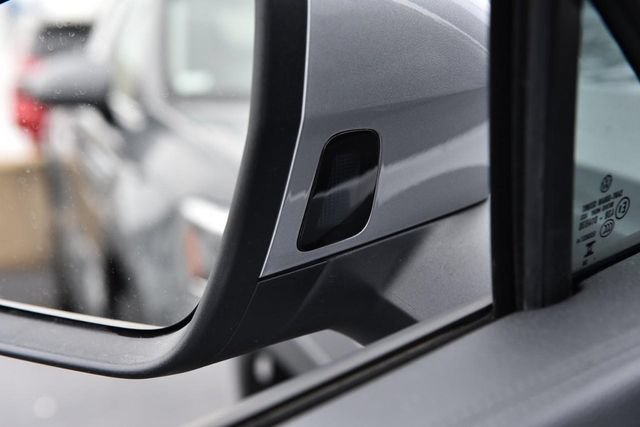 Certified 2025 Volkswagen Tiguan SE FWD image 10