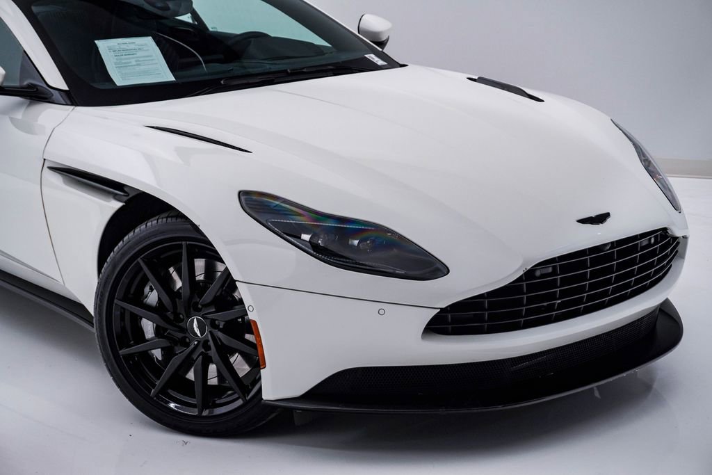 Used 2021 Aston Martin DB11 Coupe image 4