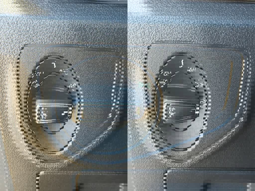 Used 2020 Volkswagen Atlas Cross Sport SE w/ Panoramic Sunroof Package image 32